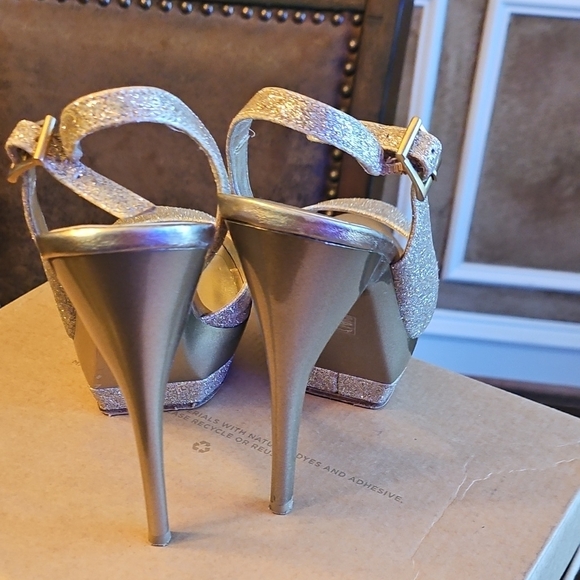 Pelle Moda Glittering Gold Peep Toe Heels - Picture 7 of 14